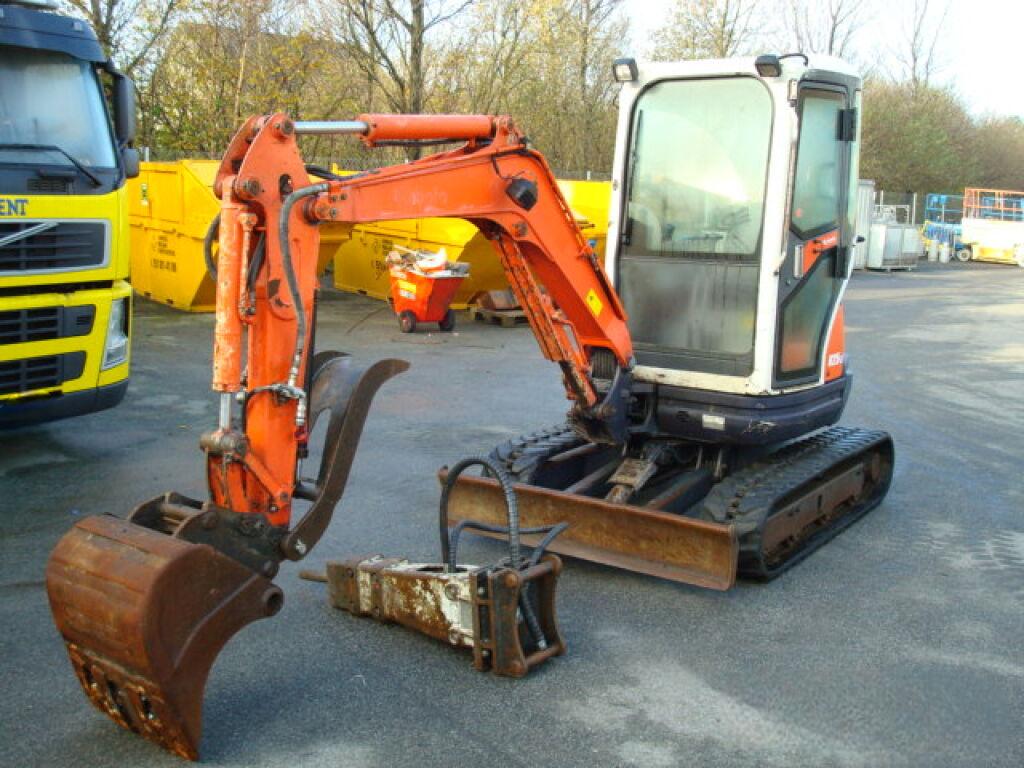 Mini pelle Kubota U25-3 avec accessoire