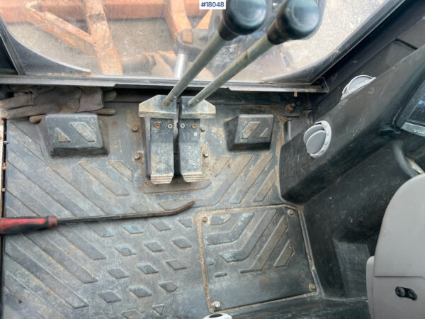Mini pelle Volvo EC 27C avec 4 godets – Image 5