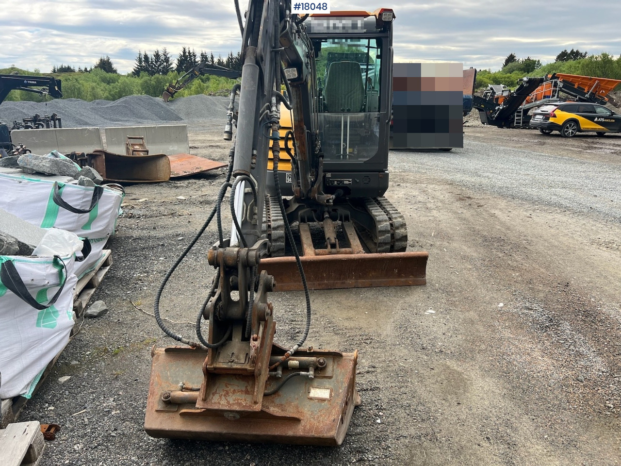 Mini pelle Volvo EC 27C avec 4 godets – Image 7