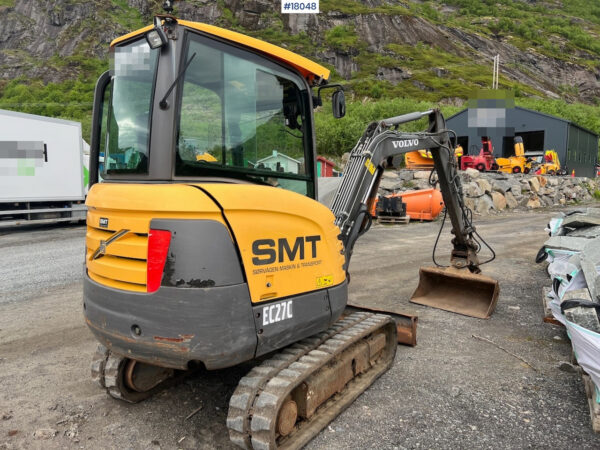Mini pelle Volvo EC 27C avec 4 godets – Image 8