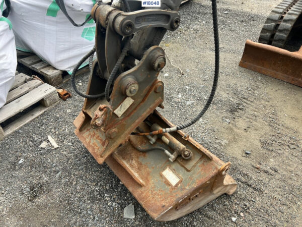 Mini pelle Volvo EC 27C avec 4 godets – Image 12