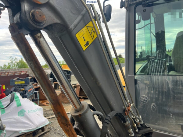 Mini pelle Volvo EC 27C avec 4 godets – Image 15