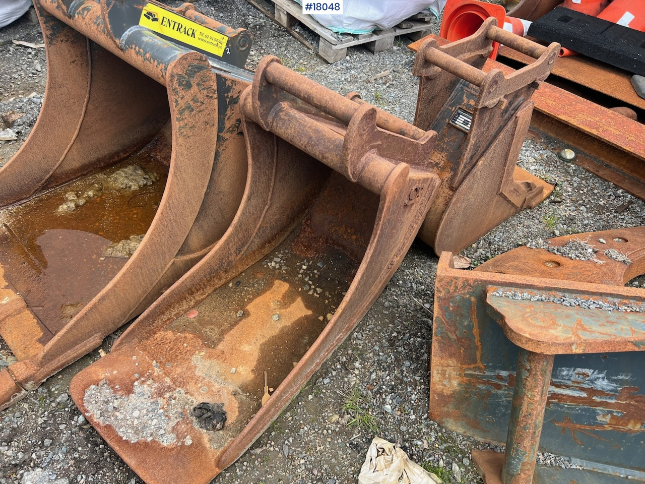 Mini pelle Volvo EC 27C avec 4 godets – Image 18