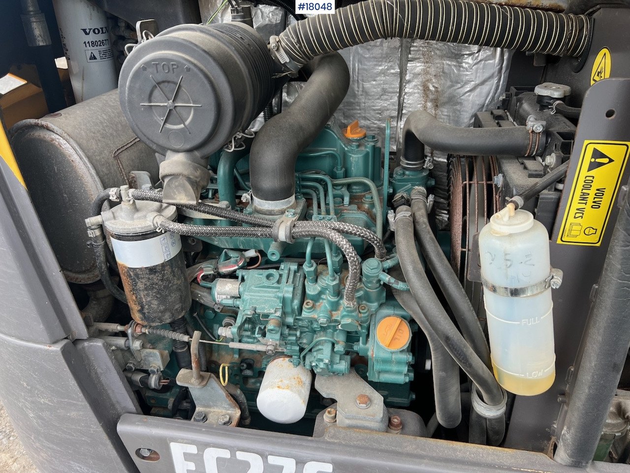 Mini pelle Volvo EC 27C avec 4 godets – Image 21