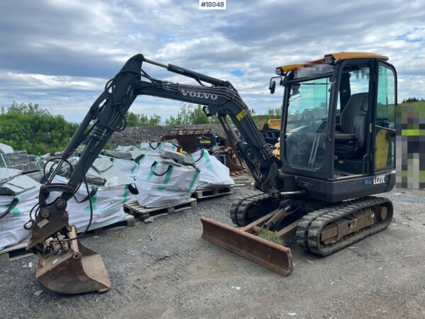 Mini pelle Volvo EC 27C avec 4 godets – Image 22