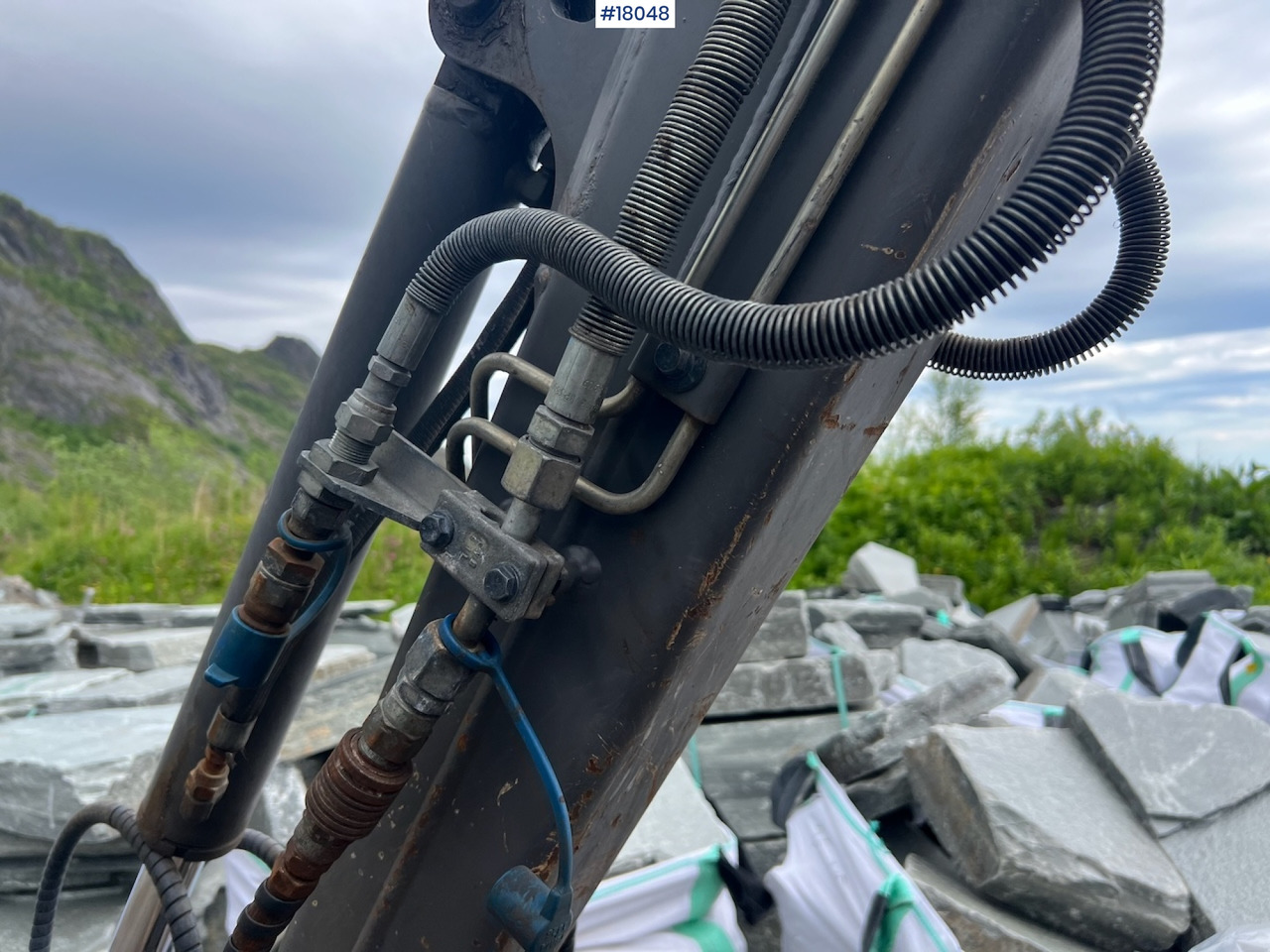 Mini pelle Volvo EC 27C avec 4 godets – Image 23