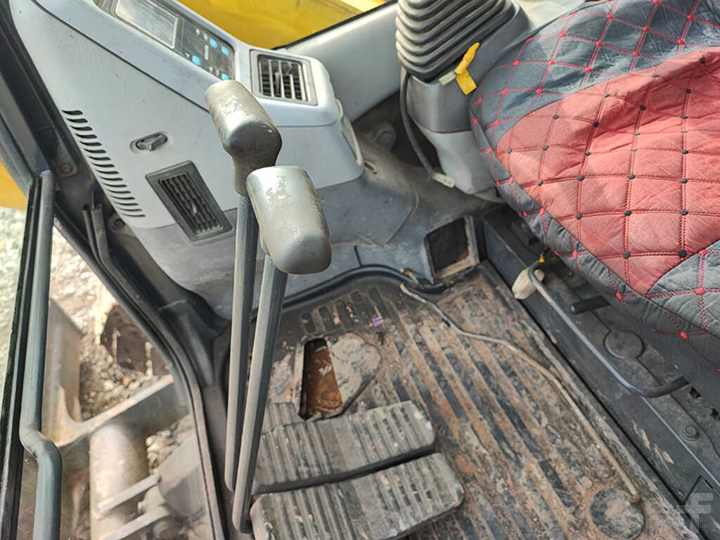 Mini pelle Komatsu PC 78 US-6 avec 3 godets – Image 15