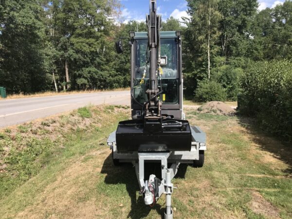 Mini pelle Volvo EC18 avec remorque – Image 3