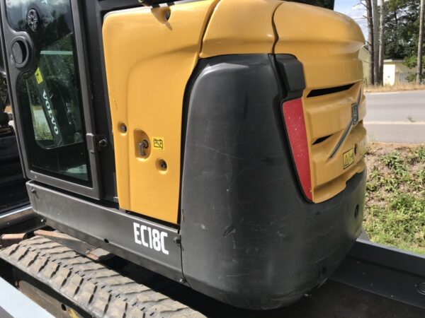 Mini pelle Volvo EC18 avec remorque – Image 9