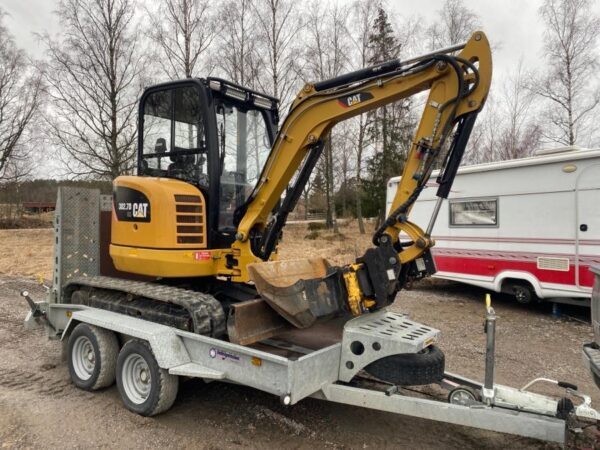 mini pelle Caterpillar 302.7D accessoire et Remorque