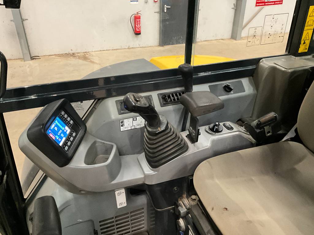 Mini pelle Komatsu PC 55 MR-5 avec 3 godets – Image 5