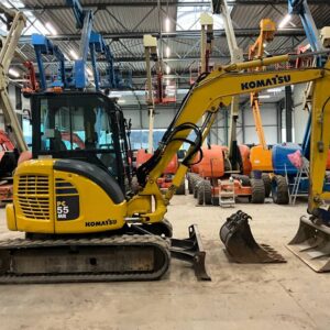 Mini pelle Komatsu PC 55 MR-5 avec 3 godets