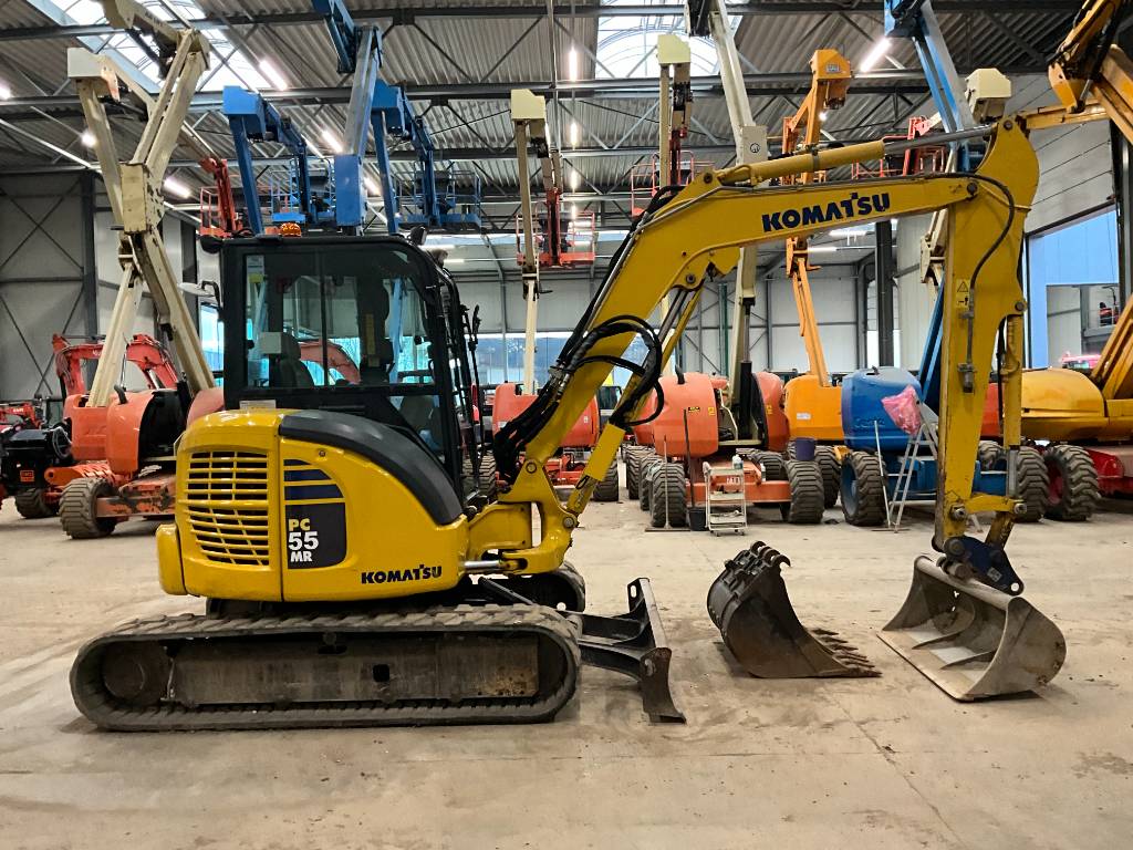Mini pelle Komatsu PC 55 MR-5 avec 3 godets