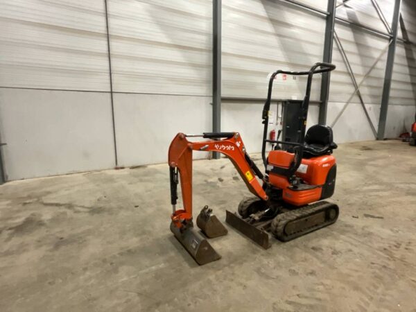 Mini-pelle Kubota K008-3 avec Accessoires – Image 6