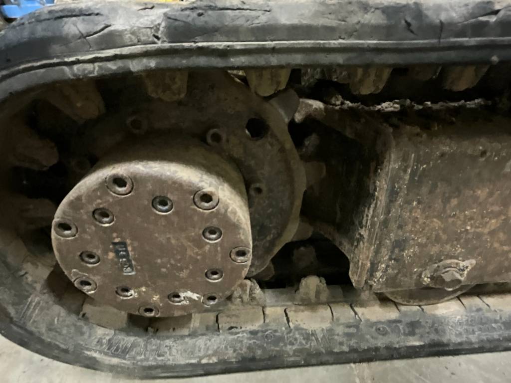 Mini-pelle Kubota K008-3 avec Accessoires – Image 2