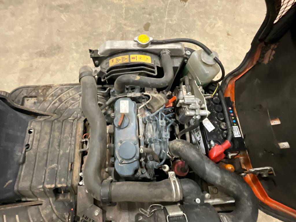 Mini-pelle Kubota K008-3 avec Accessoires – Image 12