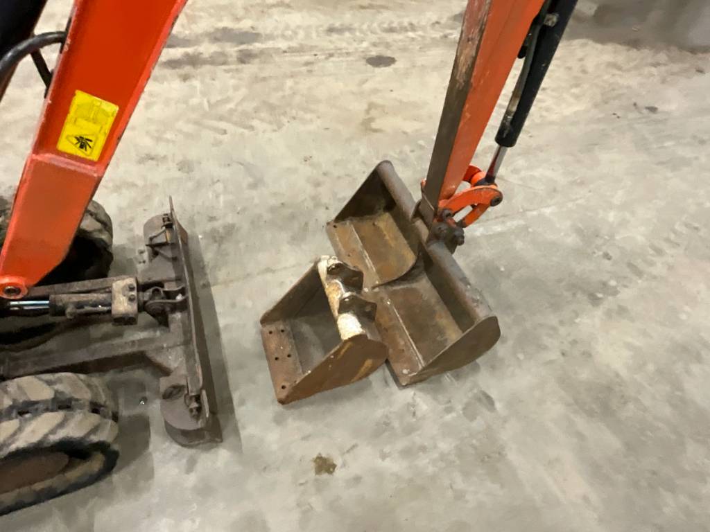 Mini-pelle Kubota K008-3 avec Accessoires – Image 13