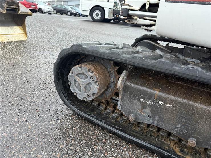 Mini pelle Bobcat 430HAG avec 3 godets – Image 12