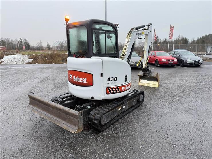 Mini pelle Bobcat 430HAG avec 3 godets – Image 4