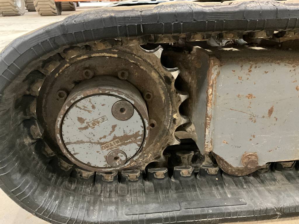 Mini pelle Takeuchi TB216 avec 3 godets – Image 4