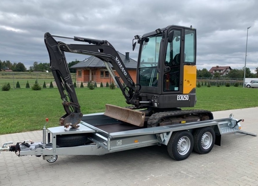 Mini-pelle Volvo ECR25D avec 3 godets et Remorque – Image 2