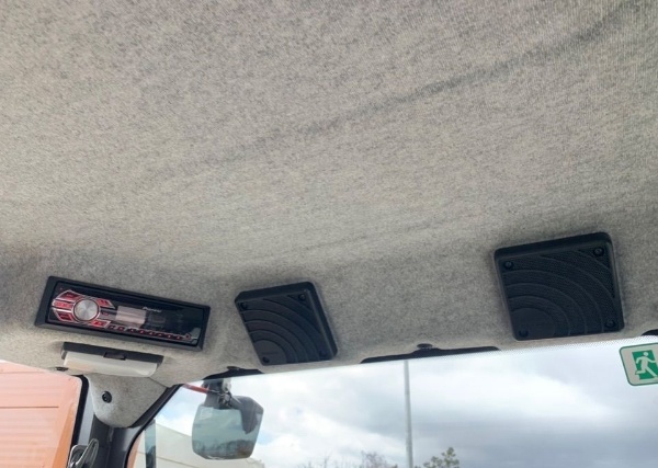 Mini-pelle Volvo ECR25D avec 3 godets et Remorque – Image 7