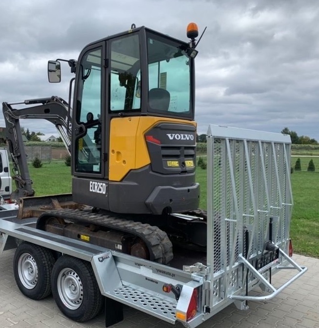 Mini-pelle Volvo ECR25D avec 3 godets et Remorque – Image 9