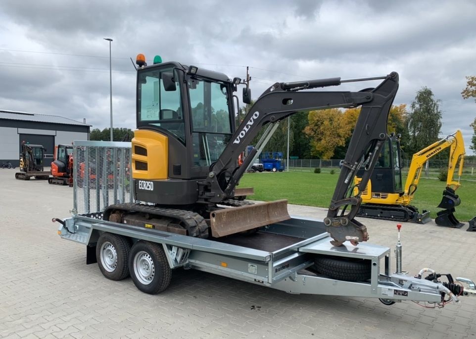 Mini-pelle Volvo ECR25D avec 3 godets et Remorque – Image 10