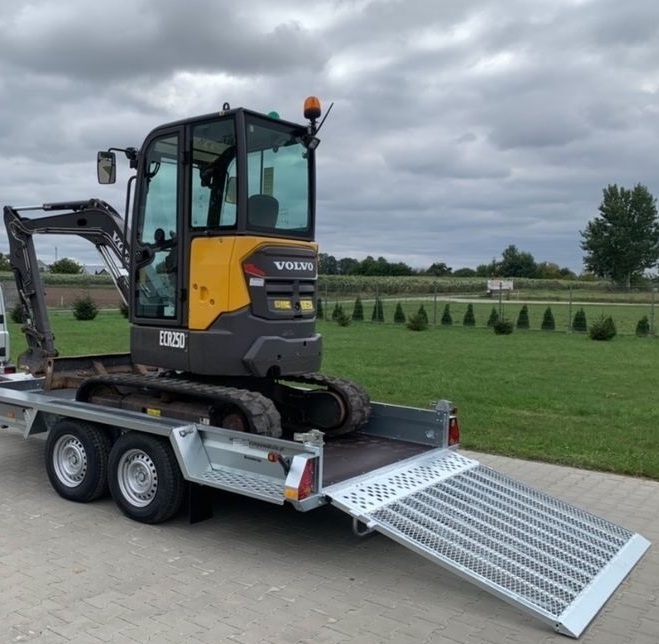 Mini-pelle Volvo ECR25D avec 3 godets et Remorque – Image 12