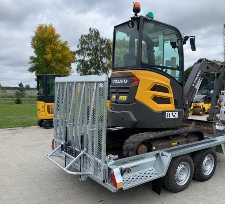 Mini-pelle Volvo ECR25D avec 3 godets et Remorque – Image 15