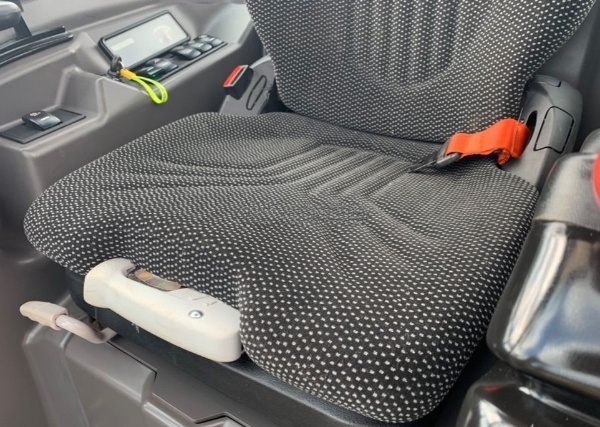 Mini-pelle Volvo ECR25D avec 3 godets et Remorque – Image 16