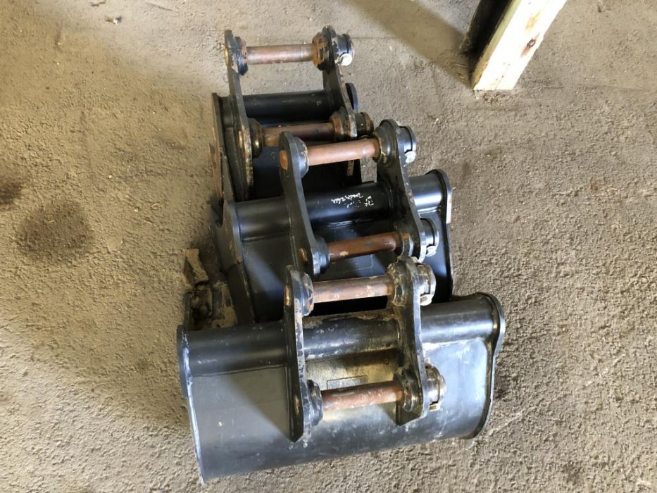 Mini-pelle Volvo ECR25D avec 3 godets et Remorque – Image 19