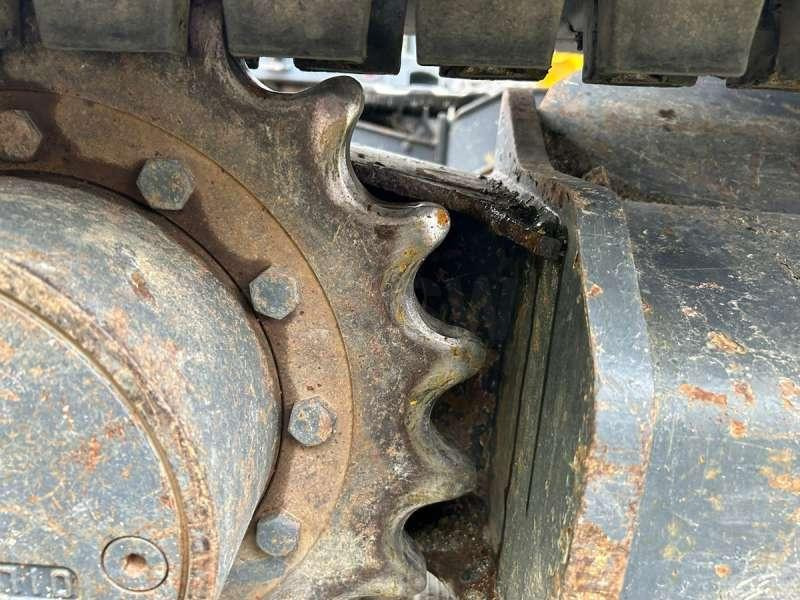 Mini pelle New holland E50B SR avec Accessoires – Image 11