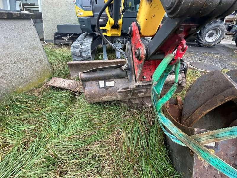 Mini pelle New holland E50B SR avec Accessoires – Image 18