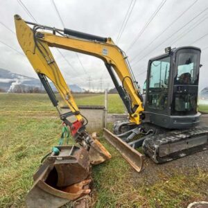 Mini pelle New holland E50B SR avec Accessoires