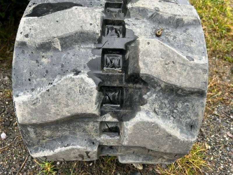 Mini pelle New holland E50B SR avec Accessoires – Image 32