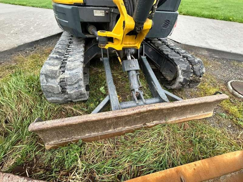 Mini pelle New holland E50B SR avec Accessoires – Image 33