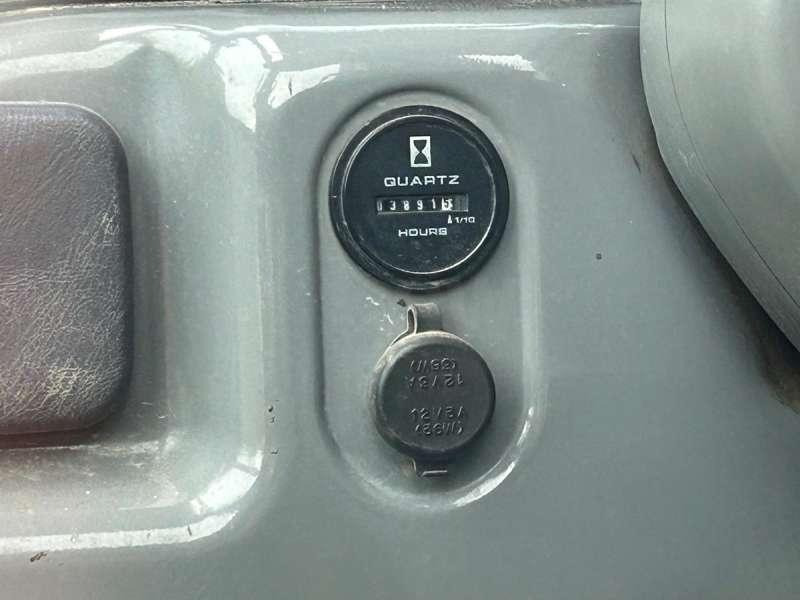 Mini pelle New holland E50B SR avec Accessoires – Image 34