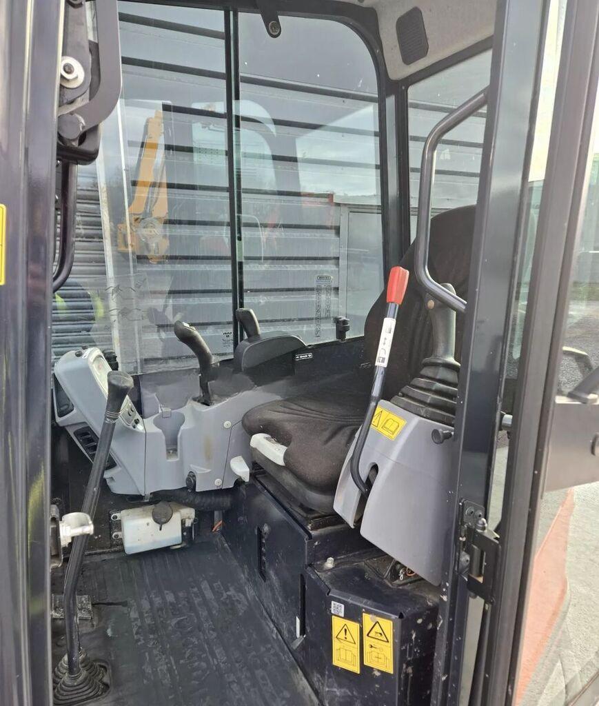 Mini-pelle Kubota U27-4 avec Accessoires neufs – Image 14