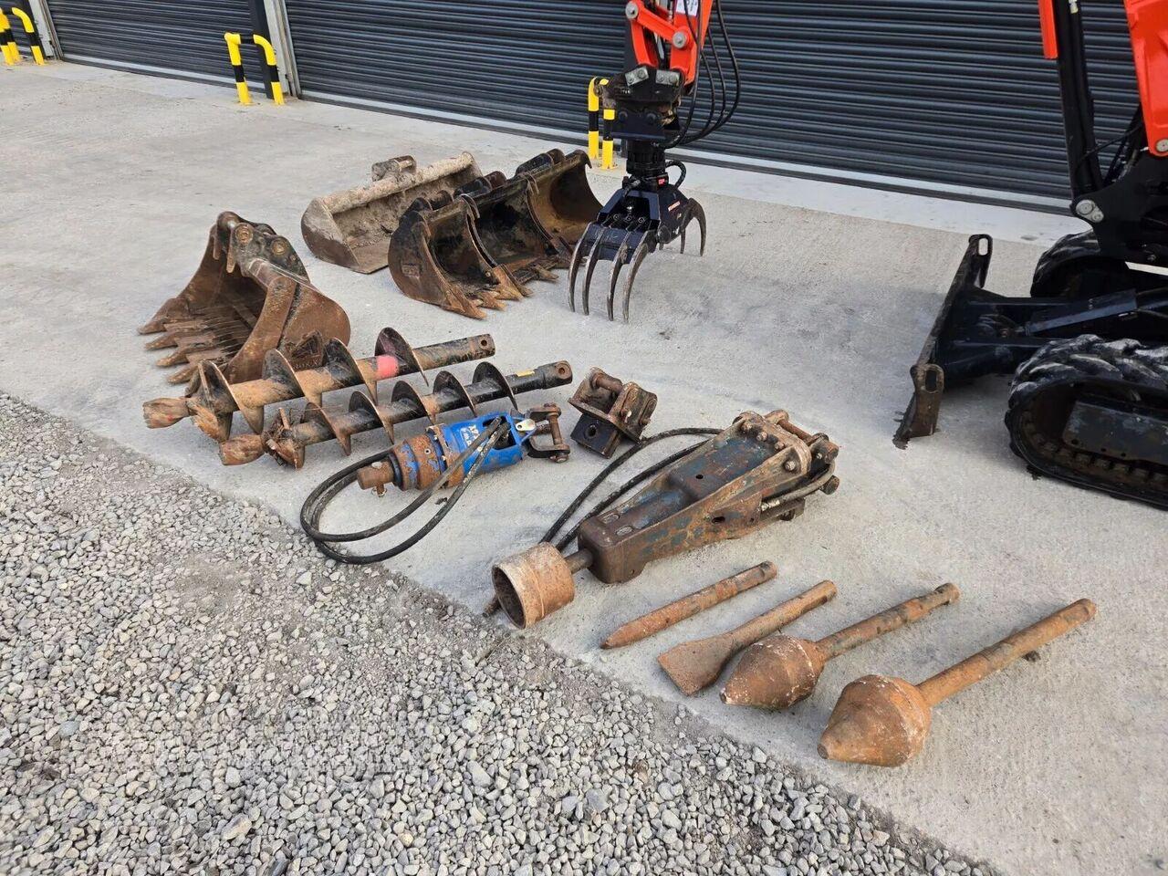 Mini-pelle Kubota U27-4 avec Accessoires neufs – Image 11