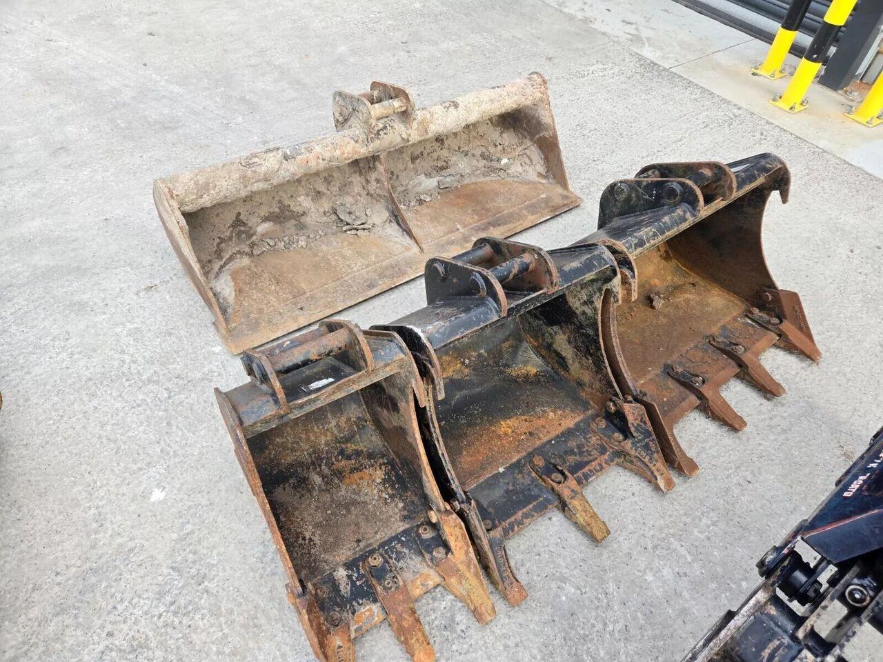 Mini-pelle Kubota U27-4 avec Accessoires neufs – Image 7