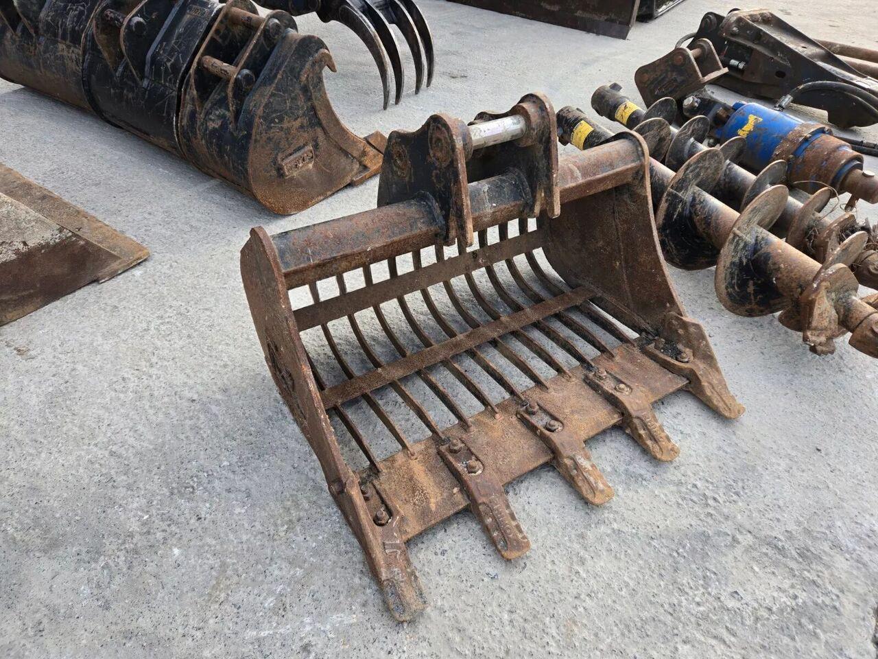 Mini-pelle Kubota U27-4 avec Accessoires neufs – Image 6