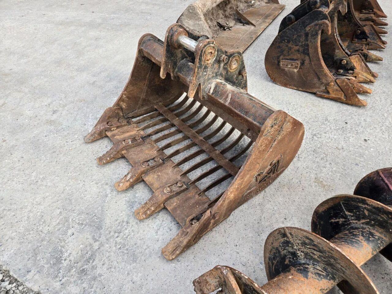 Mini-pelle Kubota U27-4 avec Accessoires neufs – Image 5