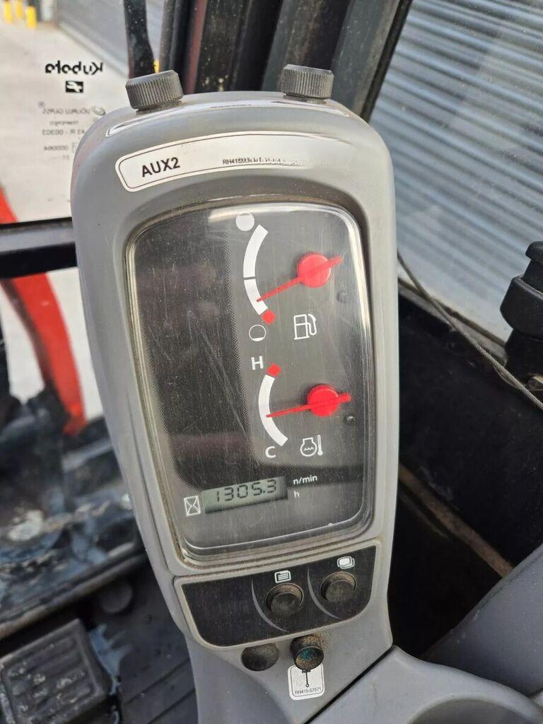 Mini-pelle Kubota U27-4 avec Accessoires neufs – Image 3