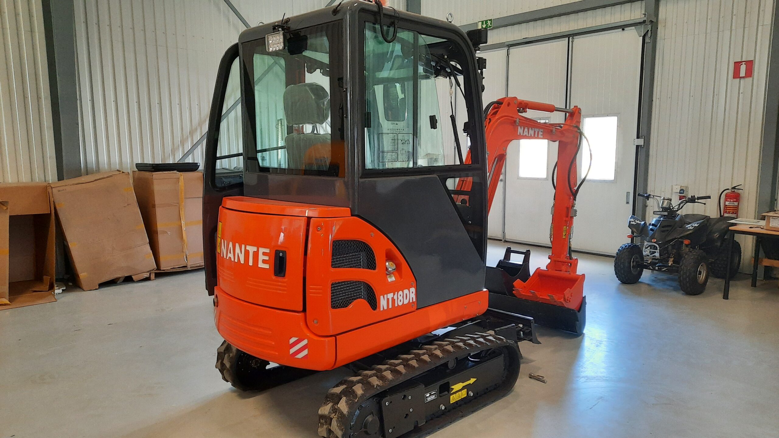 Mini pelle NANTE NT18D (2025) avec 3 godets et remorque – Image 6