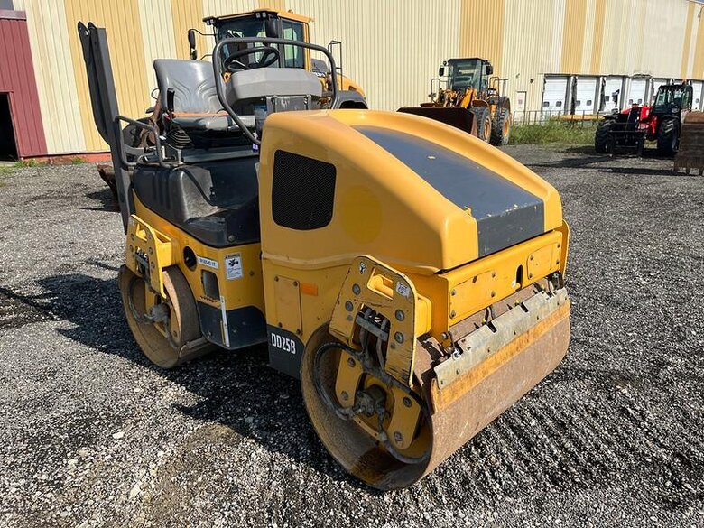 Compacteur tandem VOLVO DD25B – Image 2