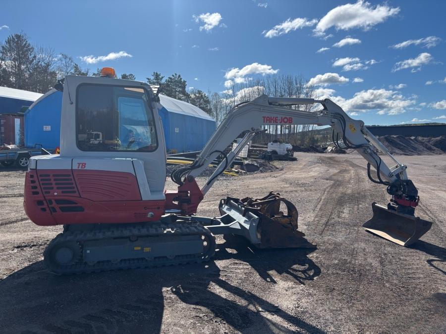 Mini pelles Takeuchi TB235 avec de nombreux outils – Image 49