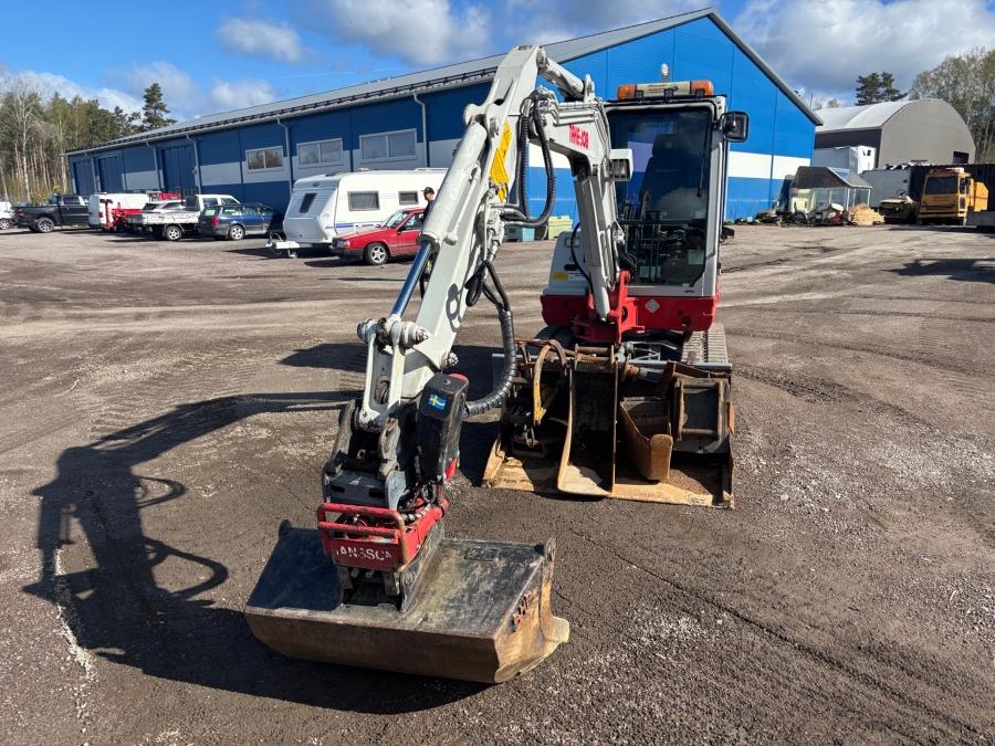 Mini pelles Takeuchi TB235 avec de nombreux outils – Image 47