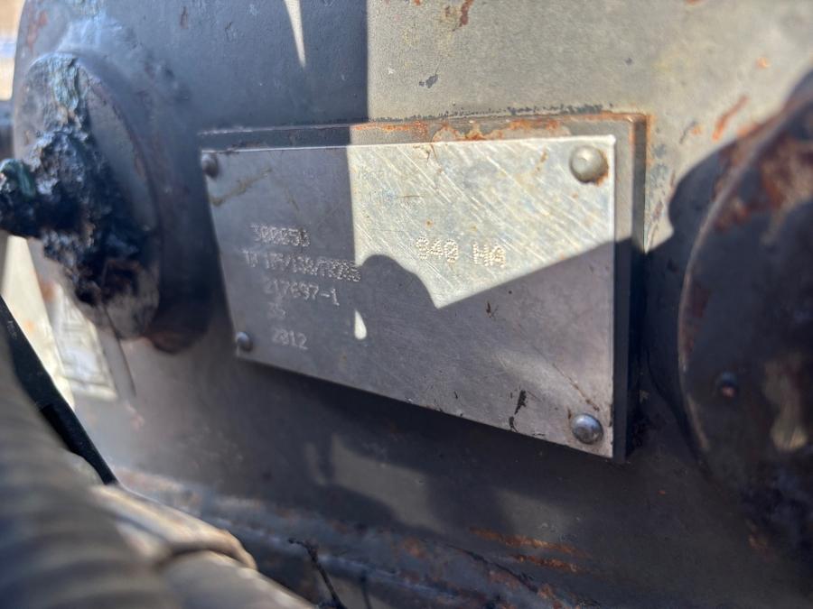 Mini pelles Takeuchi TB235 avec de nombreux outils – Image 46