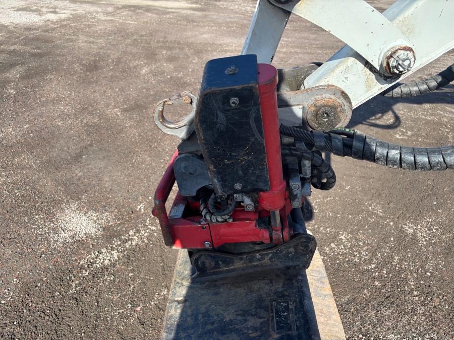 Mini pelles Takeuchi TB235 avec de nombreux outils – Image 43